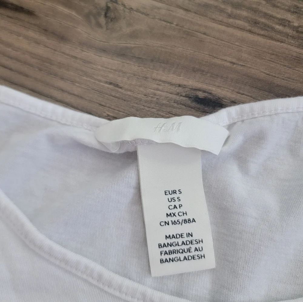 H&M basic Tee size small - Picture 2 of 4